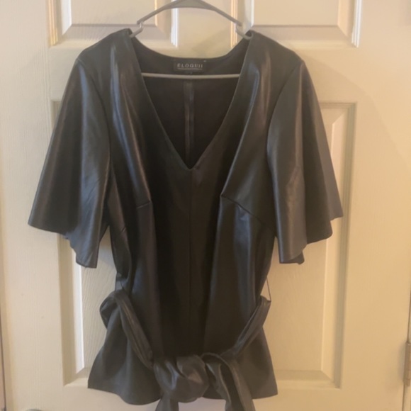 ELOQUI BELTED LEATHER TOP - Picture 3 of 3